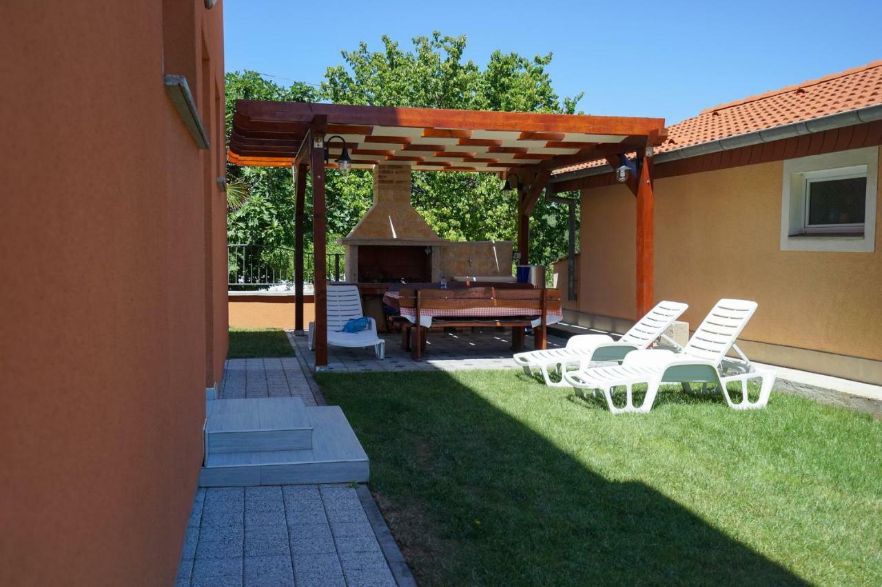 Apartments Nika Sukošan Exterior foto
